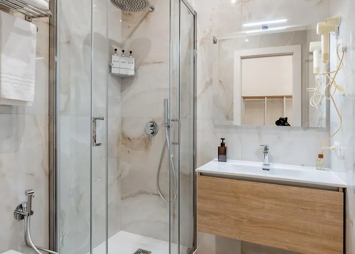 Belltower Elegans 招待所