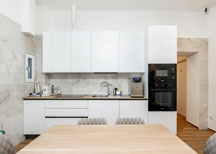 Belltower Elegans 招待所 罗马