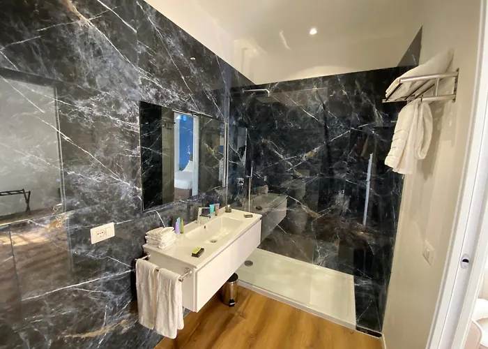 Belltower Elegans 게스트하우스 4*