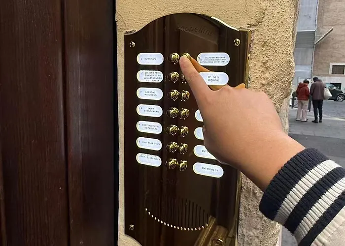 Belltower Elegans 게스트하우스 4*